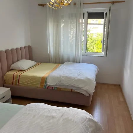 Ali Demi * Tirana